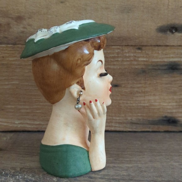 Vtg 4.5" Lee Wards Lady Head Vase Hand Up Green Dress and Hat Earrings Eyelashes - Picture 5 of 11